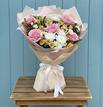 Букет цветов из:  Гвоздики, Орхидеи и Розы #REPLACE_PRED# Пластуновской