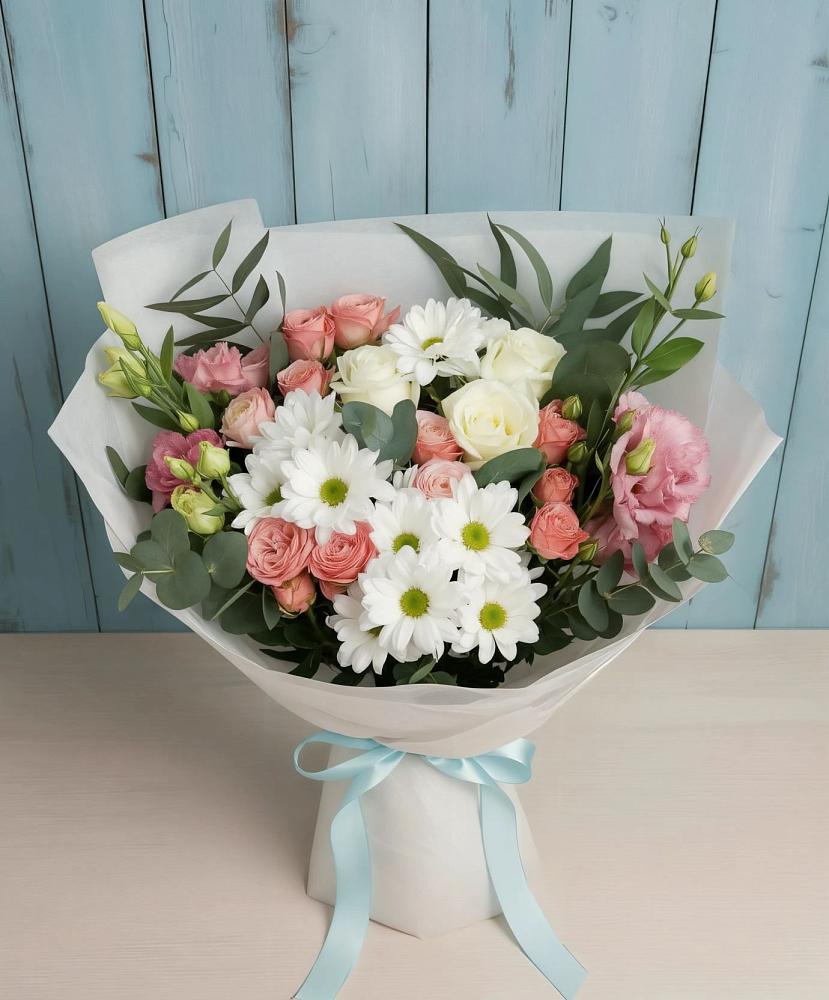 Букет цветов из: Розы, Лизиантусы и Хризантемы в Пластуновской