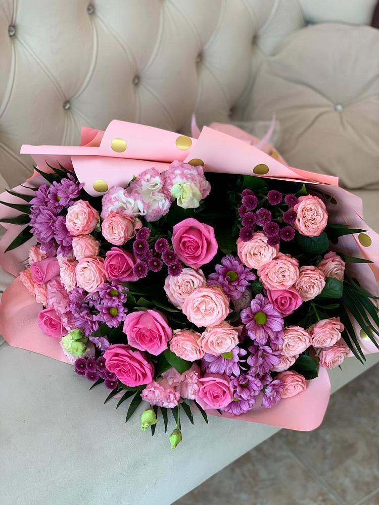 Букет цветов из: Хризантемы, Розы и Лизиантусы в Пластуновской