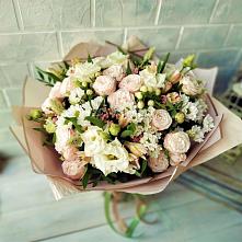 Букет цветов из:  Альстромерии, Розы и Хризантемы #REPLACE_PRED# Пластуновской