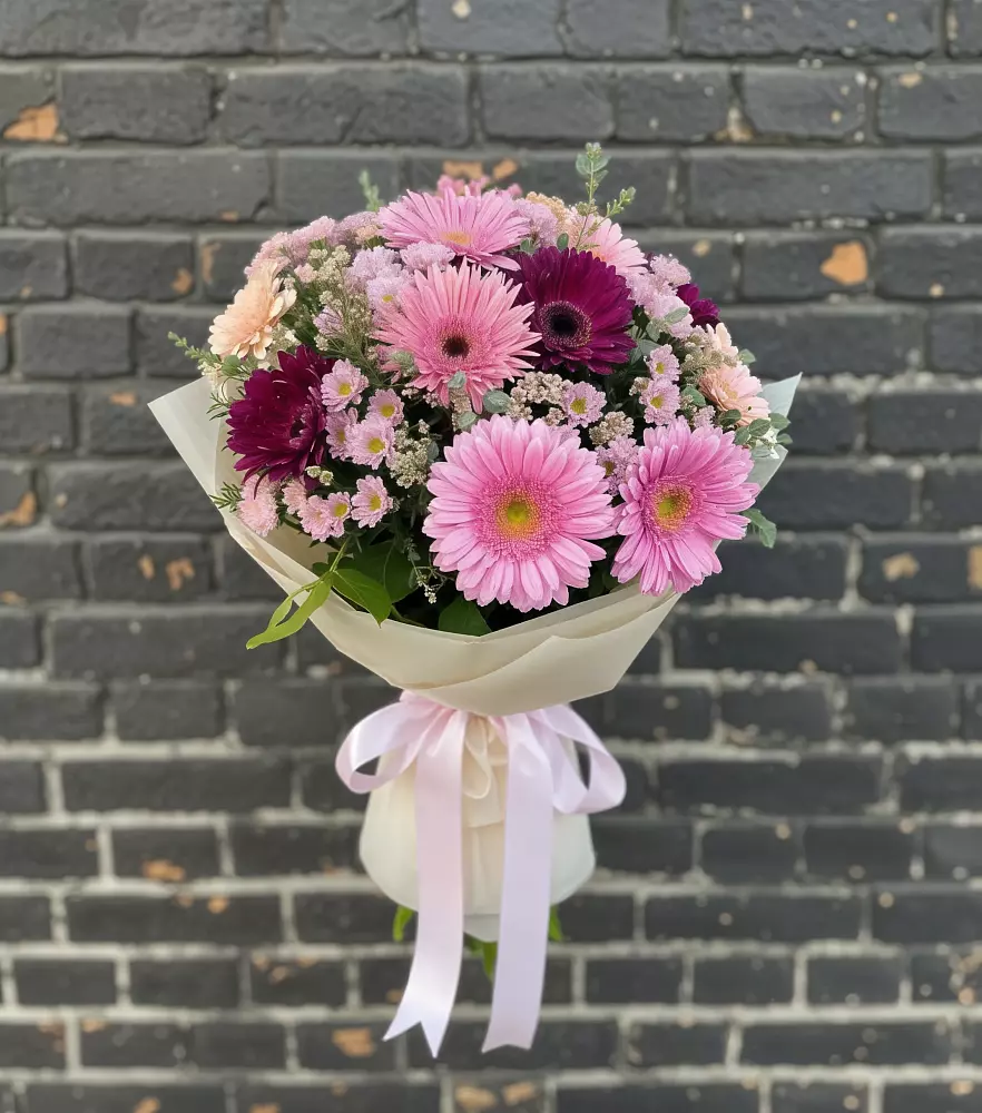 Букет цветов из: Герберы и Хризантемы в Пластуновской