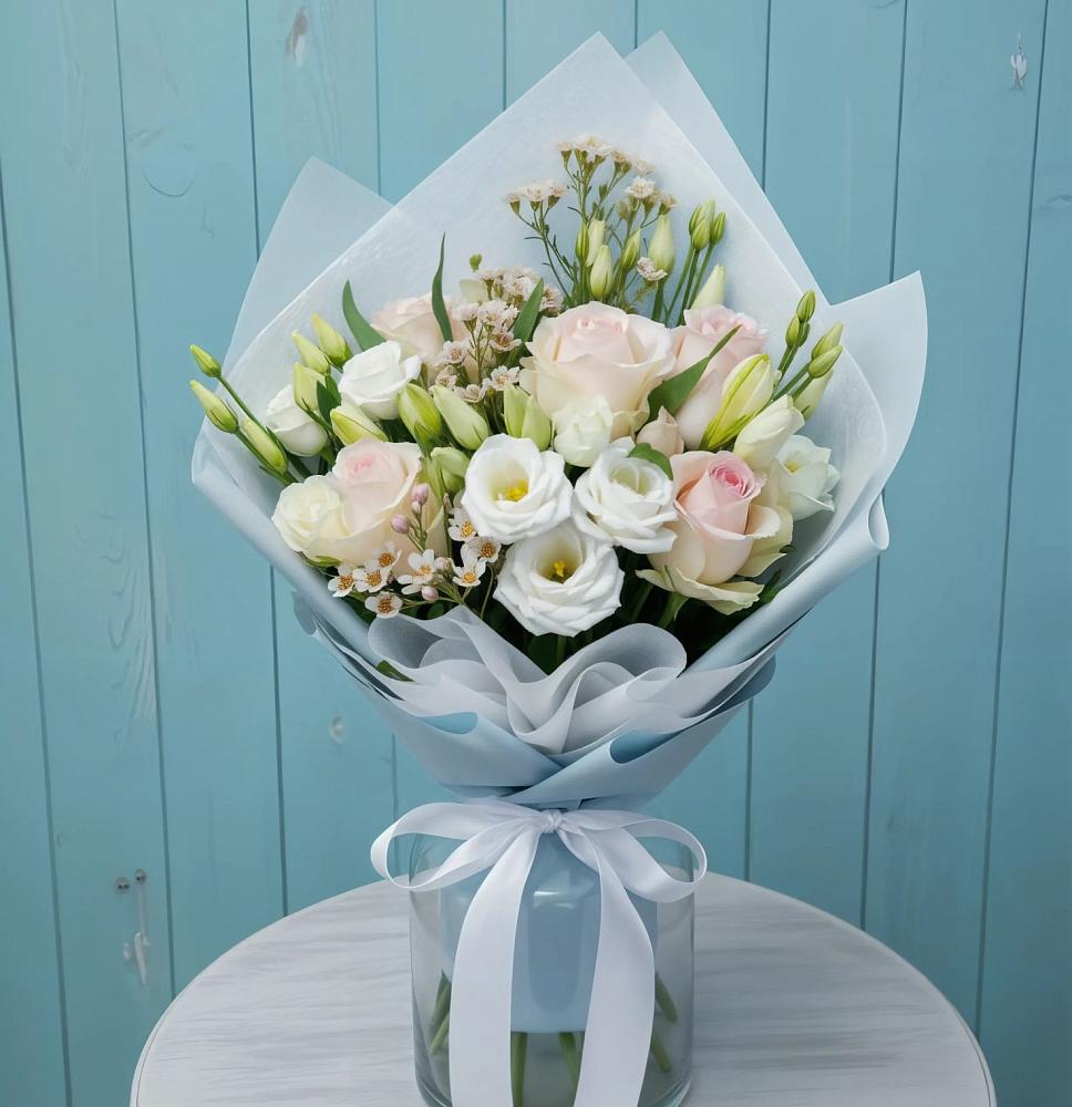 Букет цветов из: Розы и Лизиантусы в Пластуновской