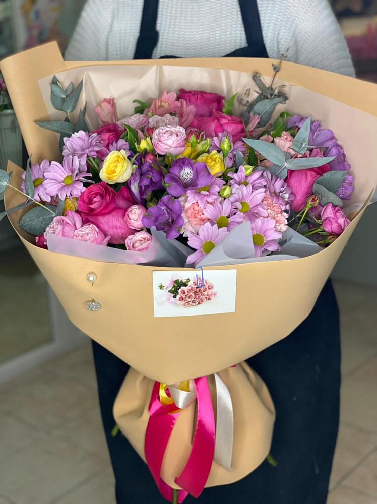 Букет цветов из: Хризантемы, Гвоздики и Альстромерии в Пластуновской