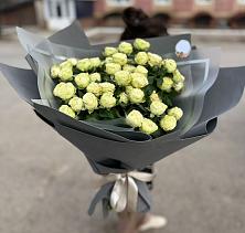 Букет Белые кустовые розы Солинеро в Пластуновской