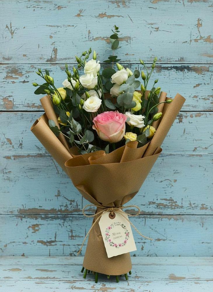 Букет цветов из: Розы и Лизиантусы в Пластуновской