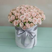 Цветочная композиция из Розы в шляпной коробке в Пластуновской