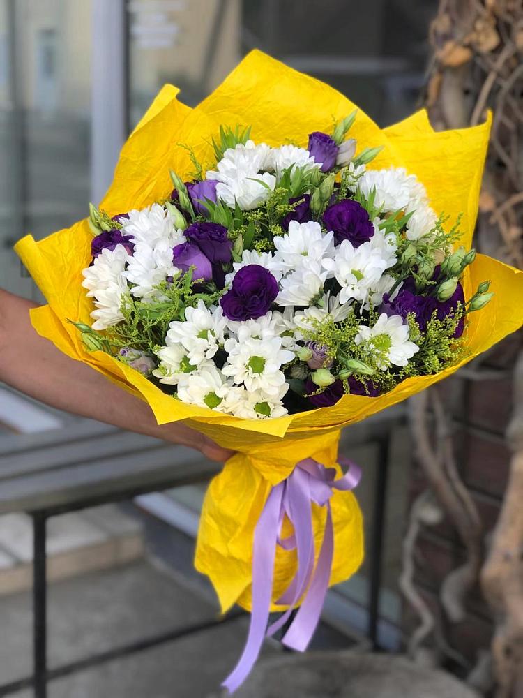 Букет цветов из: Ирисы, Хризантемы и Ромашки в Пластуновской