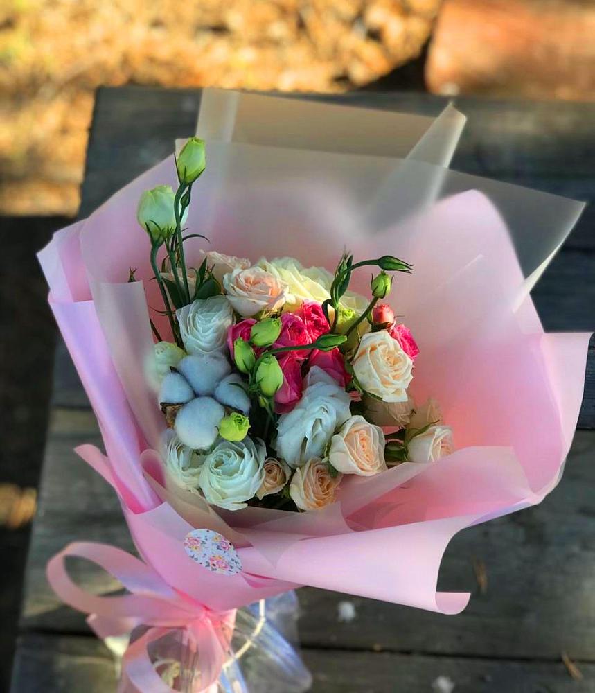 Букет цветов из: Розы и Лизиантусы в Пластуновской