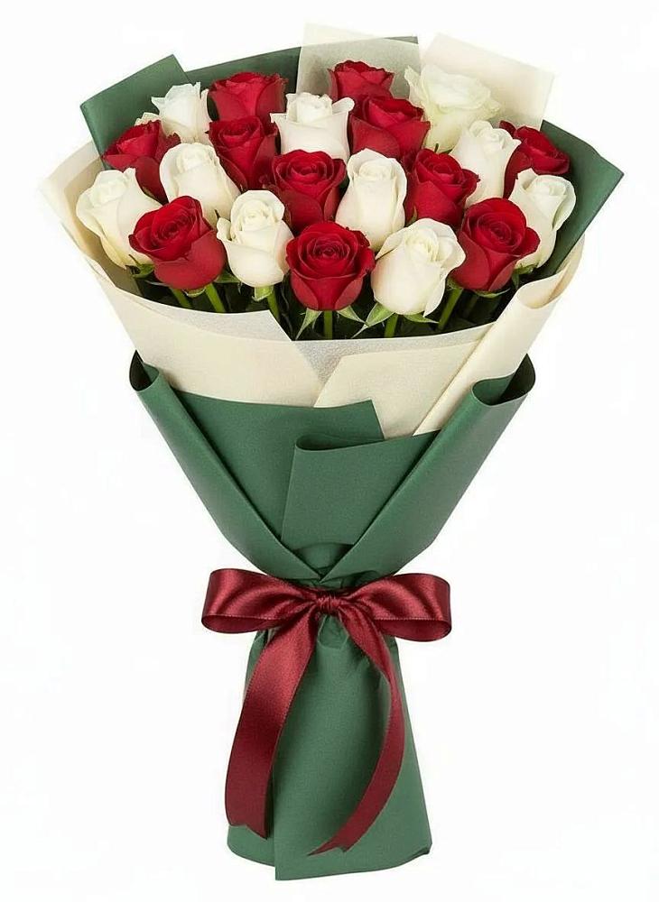 Букет Микс из красных и белых роз в Пластуновской