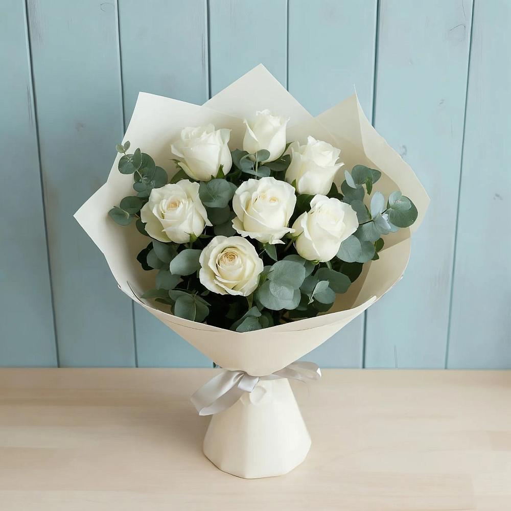 Букет Белые розы в Эвкалипте в Пластуновской