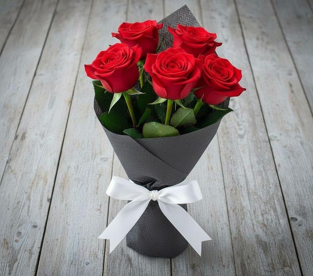 Букет 5 Красных роз Эдлесс Лав в Пластуновской