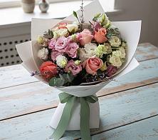 Букет цветов из:  Розы, Лизиантусы и Гвоздики в Пластуновской