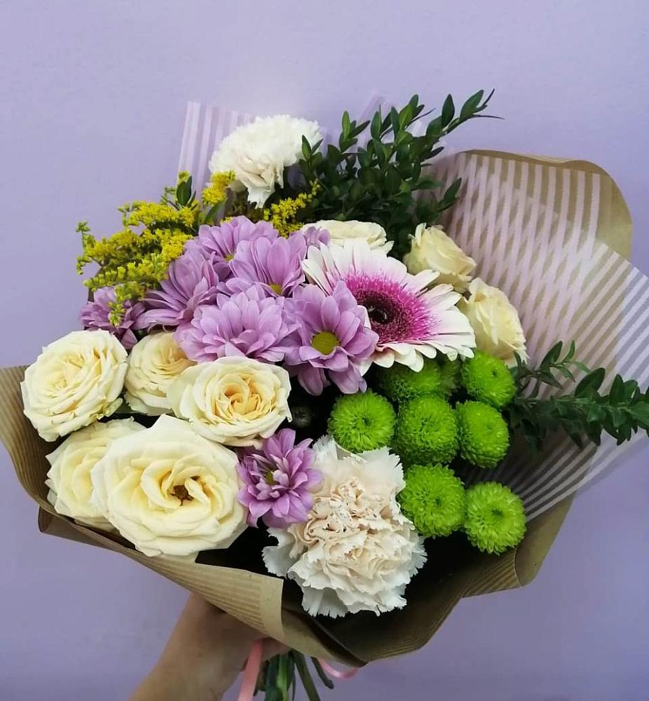 Букет цветов из: Хризантемы, Розы, Гвоздики и Герберы в Пластуновской