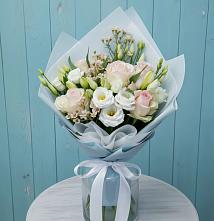 Букет цветов из:  Розы и Лизиантусы в Пластуновской