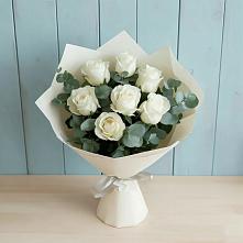 Букет Белые розы в Эвкалипте в Пластуновской