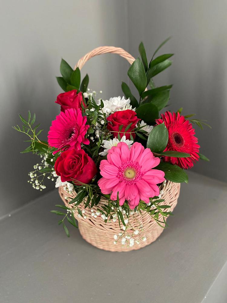 Цветочная композиция из Розы, Хризантемы и Герберы в корзине в Пластуновской