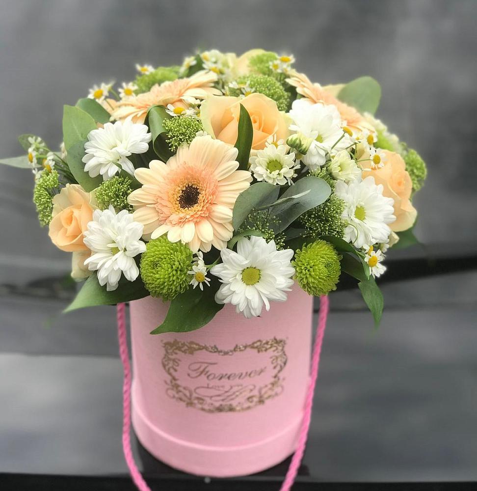 Цветочная композиция из Розы, Герберы и Хризантемы в шляпной коробке в Пластуновской