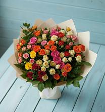 Букет Микс из разноцветных кустовых роз в Пластуновской