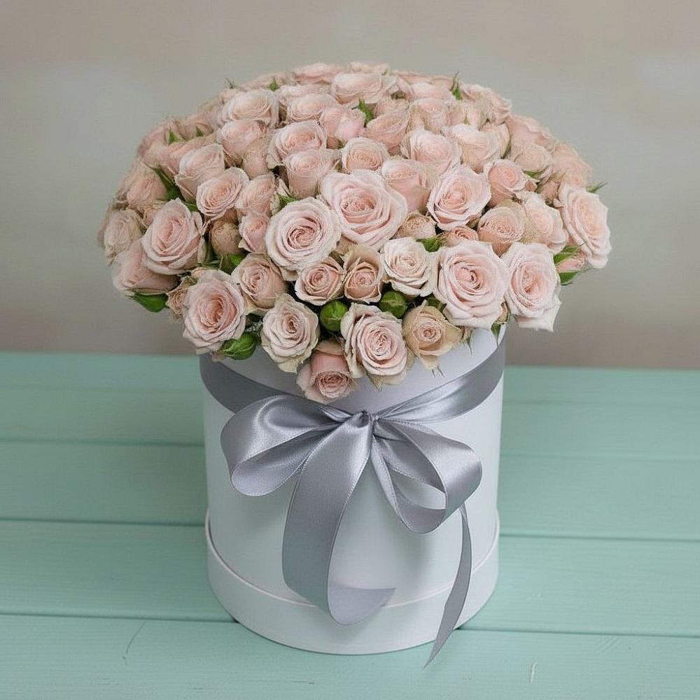 Цветочная композиция из Розы в шляпной коробке в Пластуновской